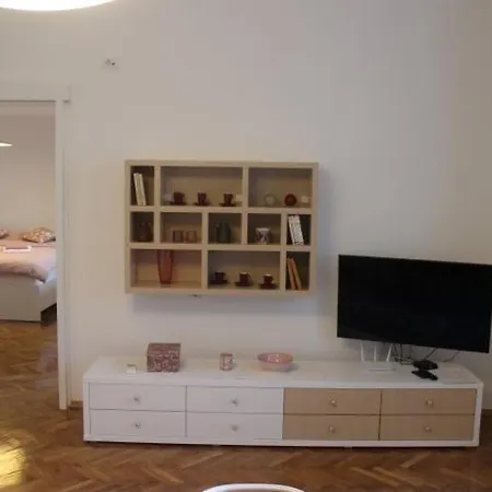 شقة Apartman Vila Galerija Ii